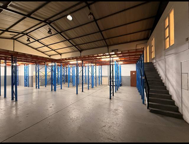 380M² WAREHOUSE TO LET IN PAROW INDUSTRIAL